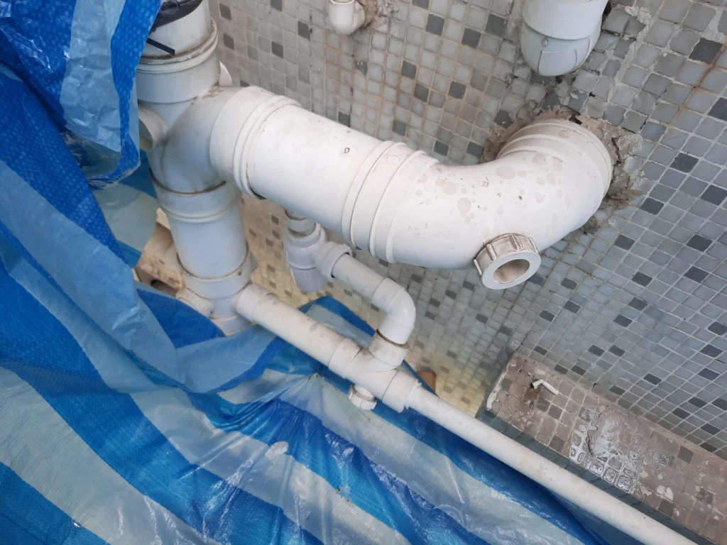 external_wall_drainage_pipe_replacement_service_by_reputable_engineering_hk